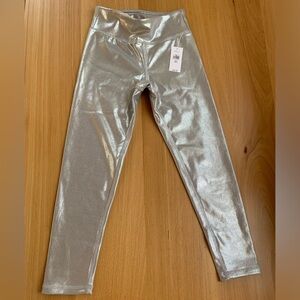 Girls NWT Metallic Gapfit stretchy leggings - Small (6/7)